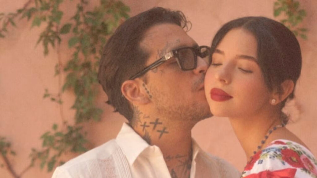 Christian Nodal presume viaje con Ángela Aguilar en medio de polémicas El cantante compartió fotos románticas con su esposa mientras crecen las críticas por no asistir al cumpleaños de su hija Inti.