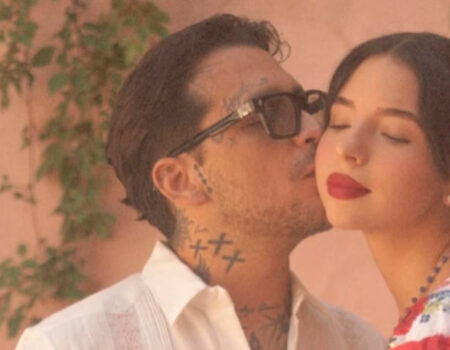 El cantante compartió fotos románticas con su esposa mientras crecen las críticas por no asistir al cumpleaños de su hija Inti.